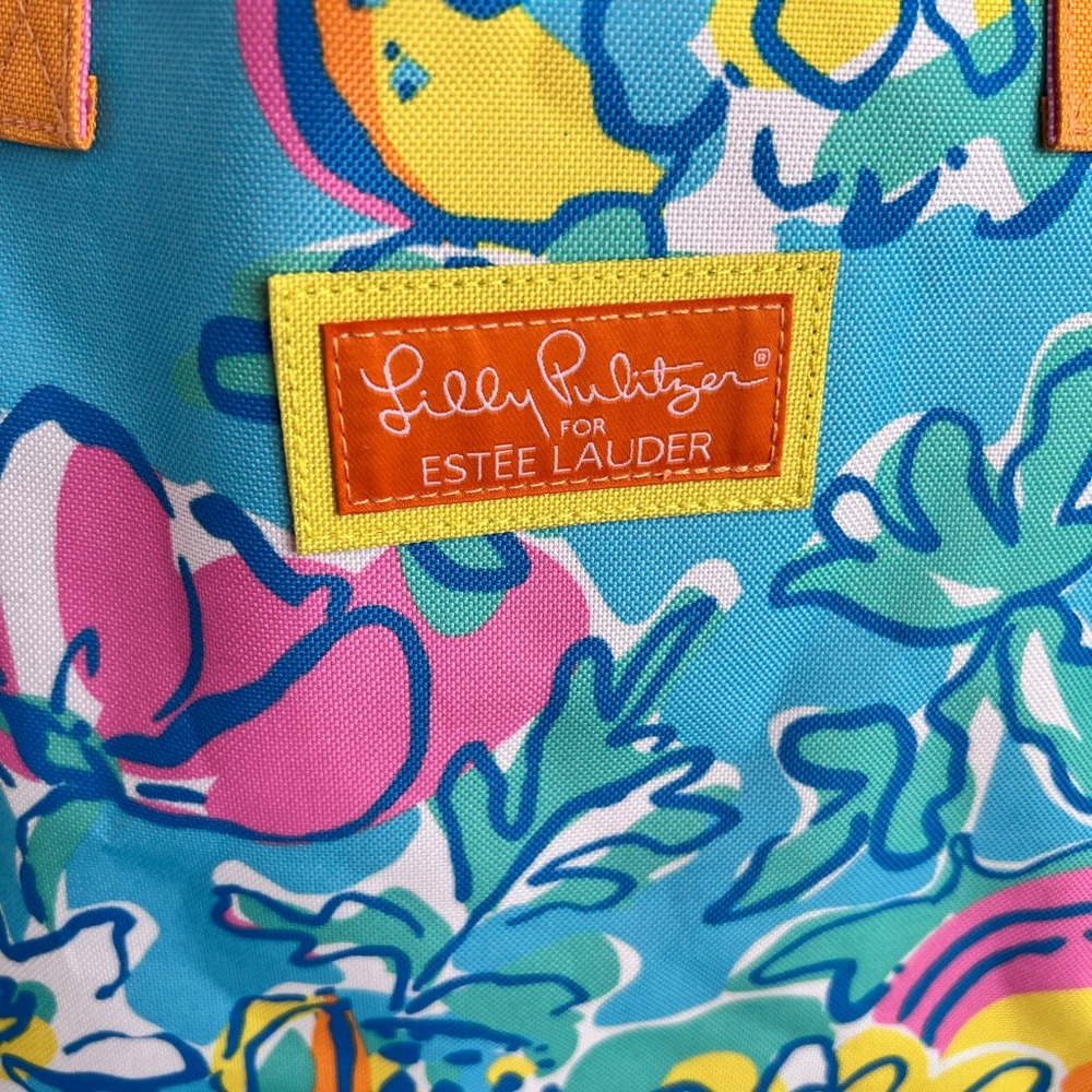 Set Lilly Pulitzer NWOT Blue and Pink Floral set Tote and cosmetic bag - Picture 6 of 10